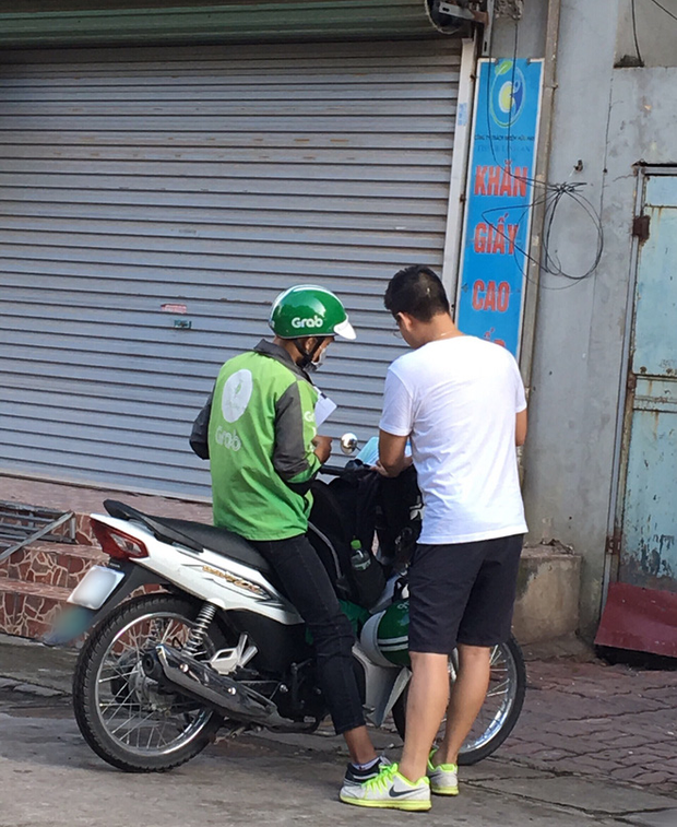 Tài xế xe ôm công nghệ và chuyện nghề nhọc nhằn
