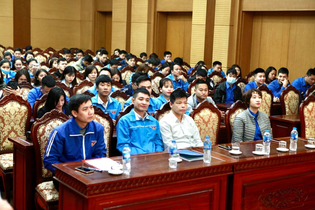 Đại biểu và các cán bộ Đoàn, Hội, Đội chủ chốt tham dự hội nghị.