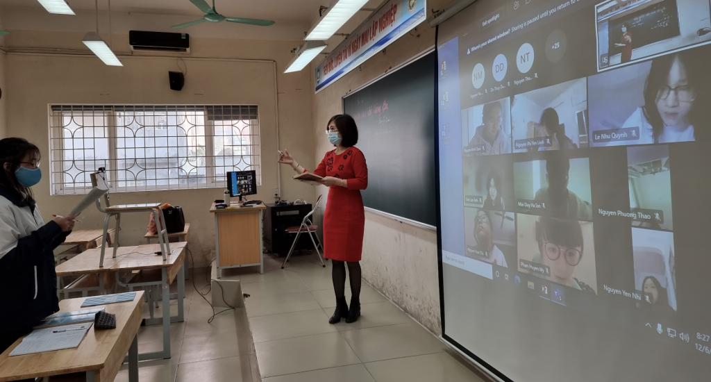 Trường THPT Nguyễn Gia Thiều dạy học trực tiếp kết hợp với trực tuyến