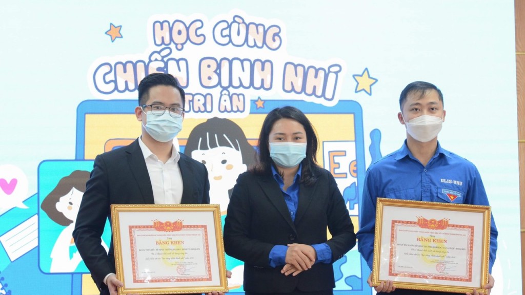 Đồng chí Hoàng Thanh Tâm, Quyền Trưởng ban Thanh niên Trường học, Phó Chủ tịch Thường trực Hội Sinh viên Việt Nam thành phố Hà Nội tại Lễ tổng kết (ở giữa)