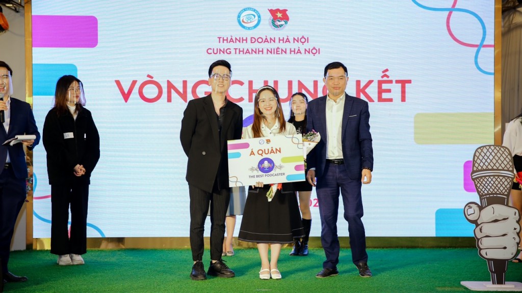 Thí sinh Đỗ Thị Hà Vân dành giải Á Quân trong cuộc thi