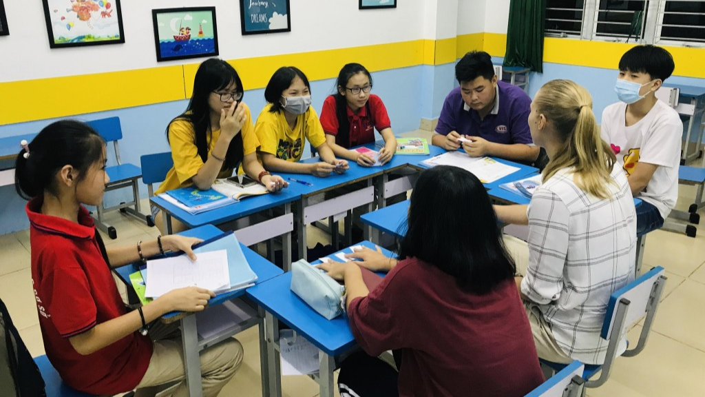 Nhiều học sinh đang cố gắng thi lấy chứng chỉ tiếng Anh IELTS, TOEFL... để chuẩn bị cho đợt tuyển sinh ĐH năm 2022