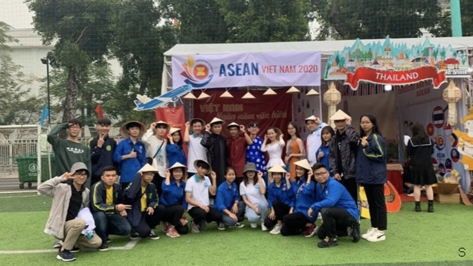 Hà Trang cùng Hội Sinh viên Học viện Nông nghiệp Việt Nam tham gia Ngày hội Thanh niên Việt Nam ASEAN năm 2020 được tổ chức tại Đại học Hà Nội