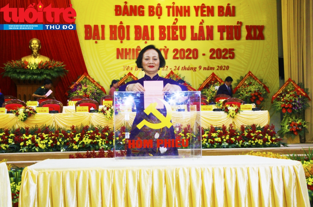 Bí thư Tỉnh ủy Yên Bái - Phạm Thị Thanh Trà bỏ phiếu bầu Ban Chấp hành Đảng bộ tỉnh Yên Bái nhiệm kỳ 2020 - 2025.