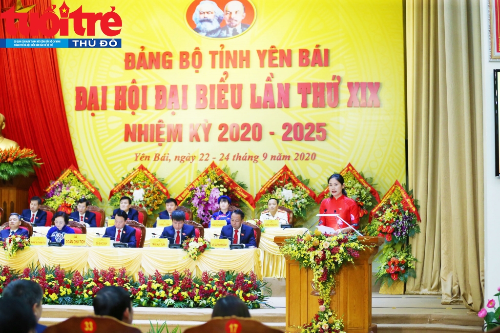 Bí thư Tỉnh đoàn Yên Bái - đồng chí Đoàn Thị Thanh Tâm phát biểu tham luận tại Đại hội Đại biểu Đảng bộ tỉnh Yên Bái lần thứ XIX.