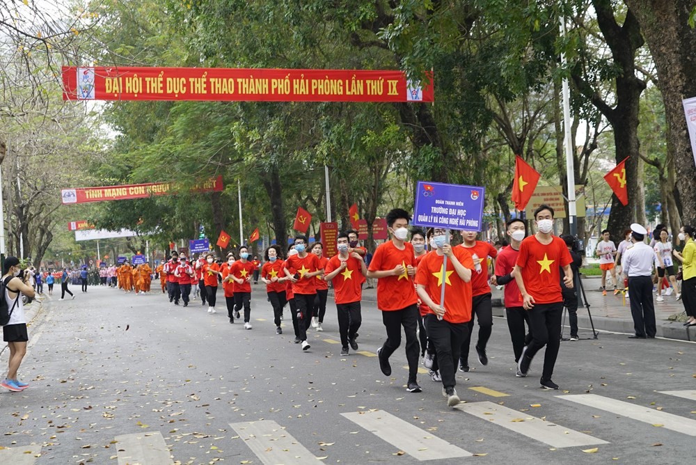 Ngày chạy Olympic vì sức khỏe toàn dân thu hút hơn 1.300 người tham gia