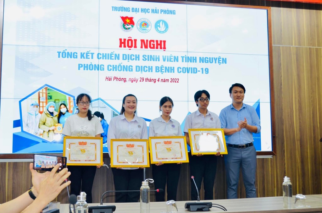 Sinh viên Đại học Hải Phòng cùng cả nước chống dịch COVID-19