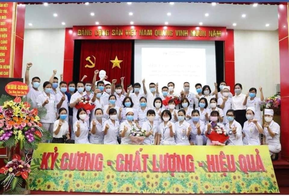 Đoàn công tác của Bệnh viện Kiến An chi viện để chống dịch