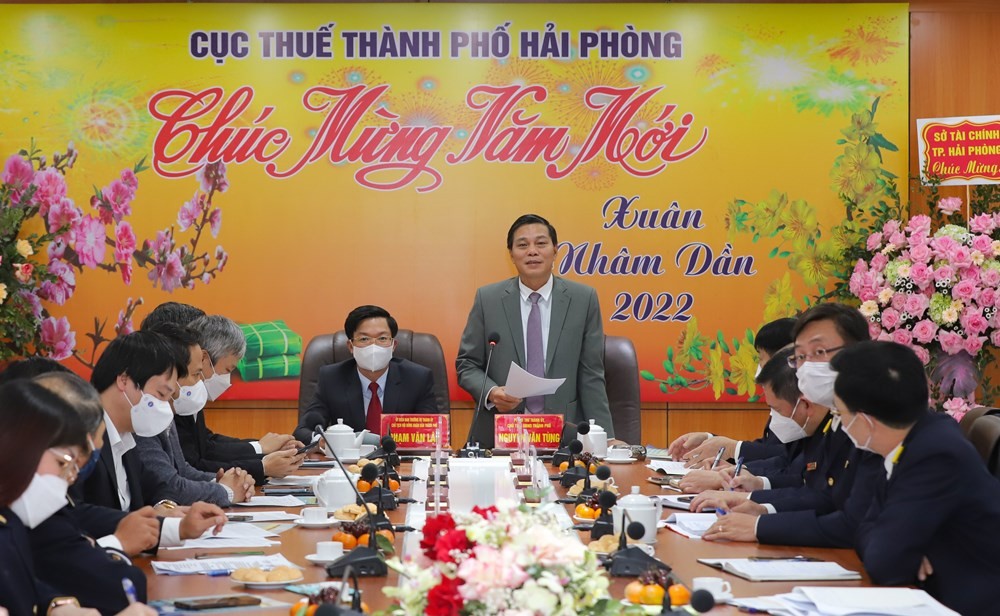 Chủ tịch UBND thành phố Nguyễn Văn Tùng phát biểu tại Cục thuế thành phố