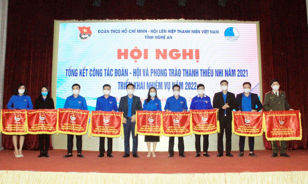 Tỉnh đoàn Nghệ An, Hội Liên hiệp thanh niên tỉnh nhận Cờ Thi đua đơn vị xuất sắc tiêu biểu