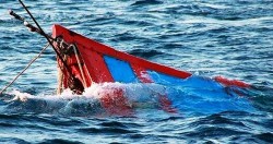 Khẩn trương tìm kiếm hai thuyền viên rơi xuống biển mất tích tại Nghệ An