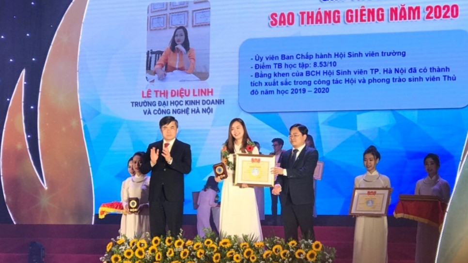 Lấp lánh “Sao tháng Giêng” trường Kinh doanh và Công nghệ