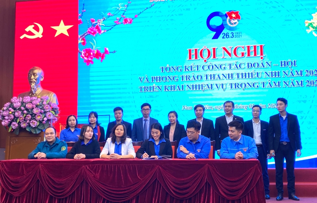 Các cơ sở Đoàn ký giao ước thi đua năm 2021