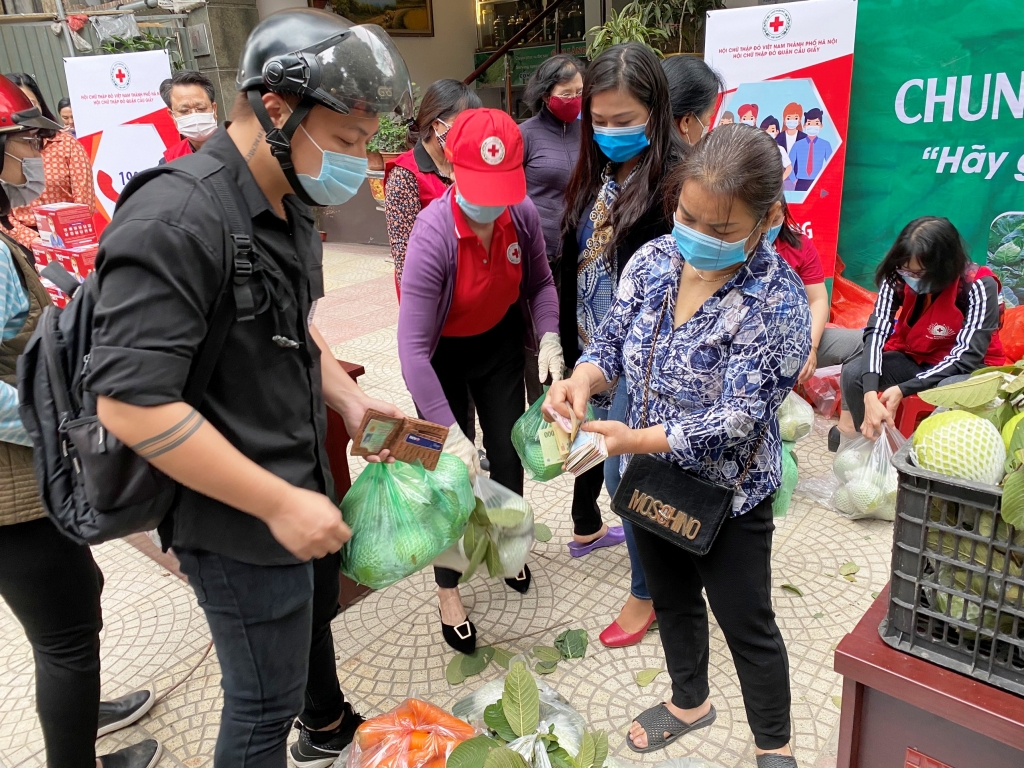 Hội Chữ thập đỏ thành phố Hà Nội chung sức tiêu thụ nông sản