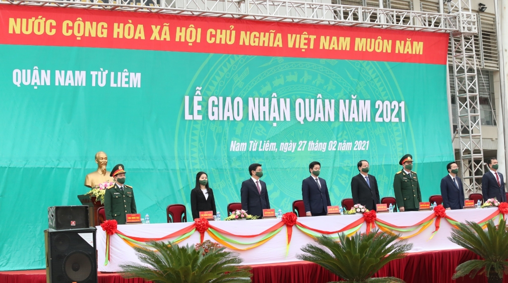Các đồng chí đại diện lãnh đạo Thành uỷ, Thành đoàn, Bộ Tư lệnh Thủ đô, quận Nam Từ Liêm đến dự buổi lễ