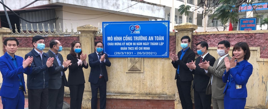 Bàn giao công trình mô hình cổng trường an toàn