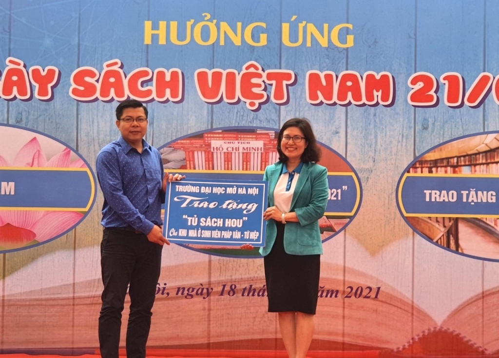 Thầy trò trường Mở cùng khởi dậy niềm đam mê đọc sách