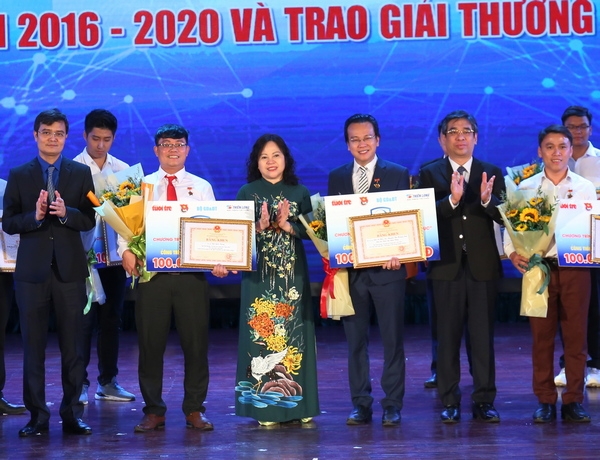 các tác giả, nhóm tác giả 3 công trình tiêu biểu nhất năm 2020