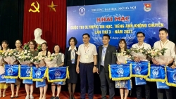 242 sinh viên Đại học Mở Hà Nội tranh tài Tin học, tiếng Anh