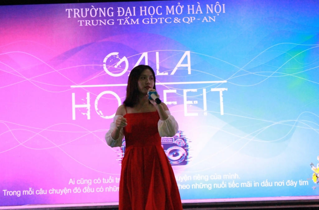 Cô gái đam mê kỹ thuật còn có sở thích ca hát