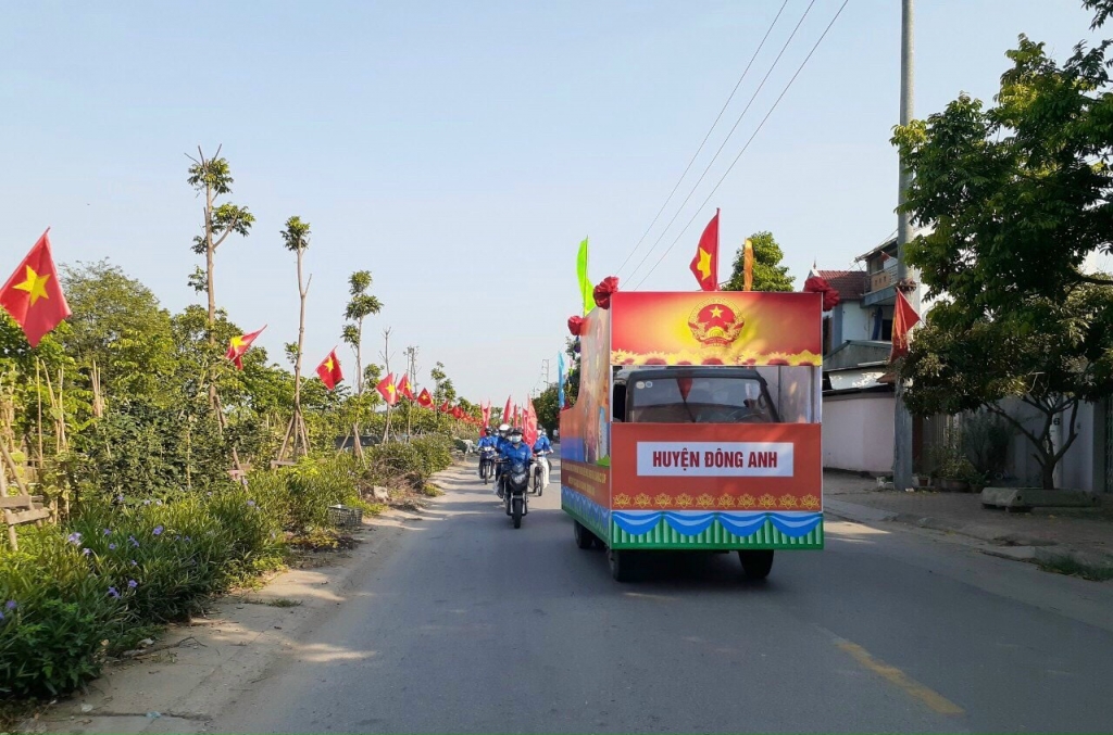 Đoàn xe tuyên truyền lưu động của Đoàn Thanh niên huyện Đông Anh