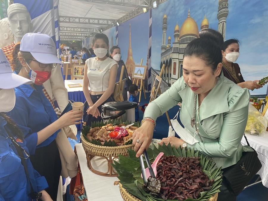 Trải nghiệm không gian văn hoá ASEAN tại Festival Thanh niên Đông Nam Á