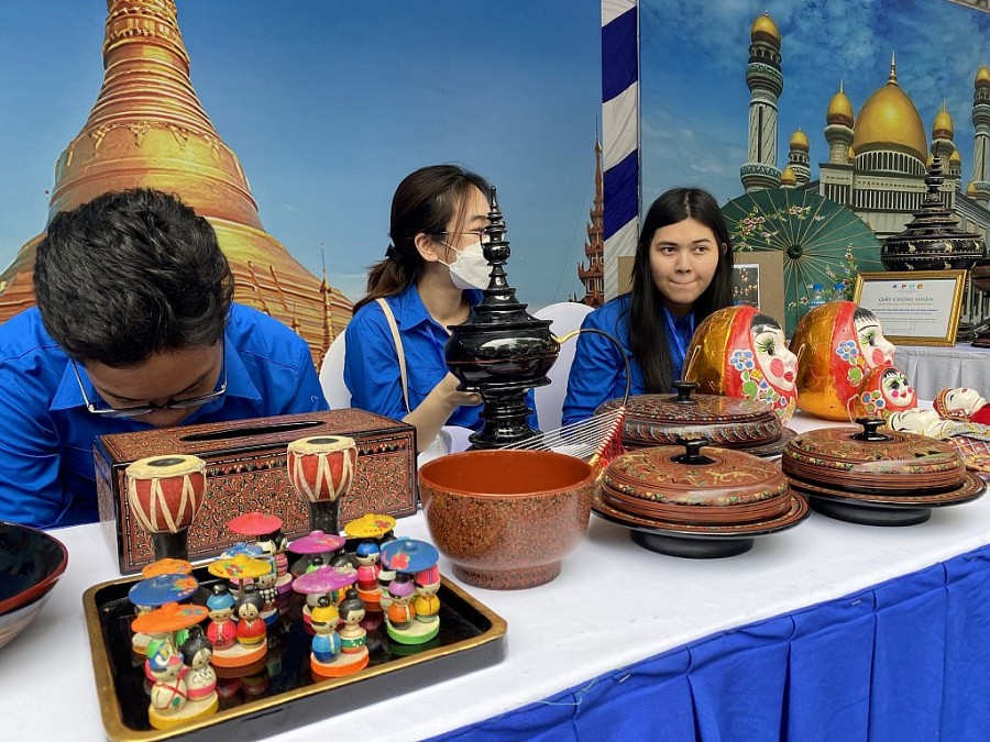 Trải nghiệm không gian văn hoá ASEAN tại Festival Thanh niên Đông Nam Á