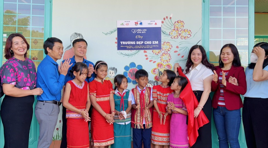 Trường đẹp, nhà đẹp tặng học trò người dân tộc thiểu số