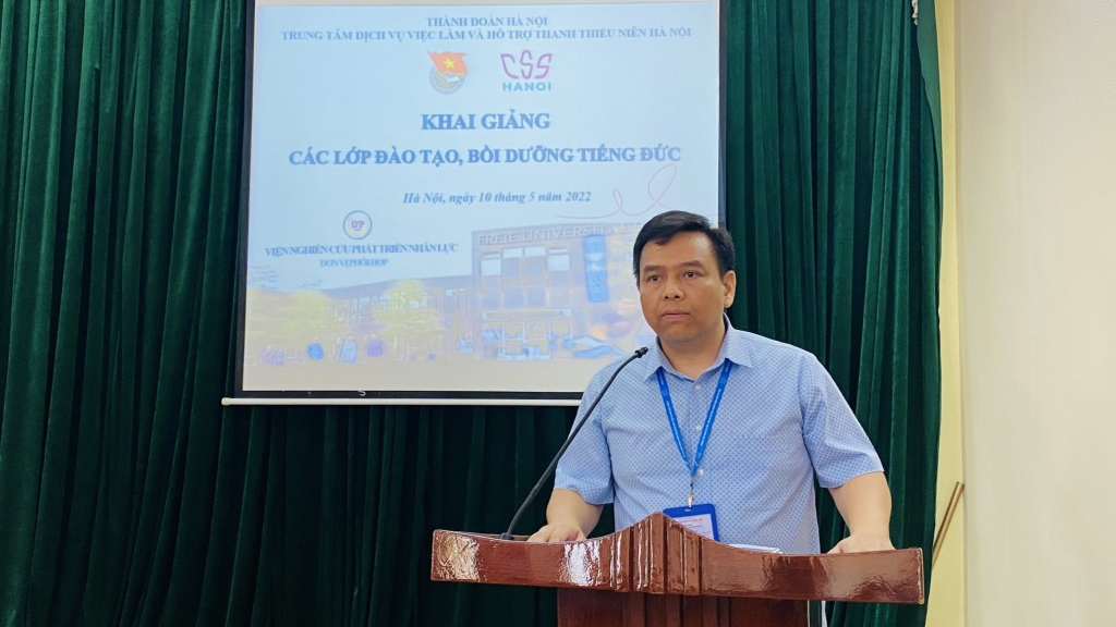Đồng chí Nguyễn Đình Trung – Giám đốc Trung tâm Dịch vụ việc làm và Hỗ trợ thanh thiếu niên Hà Nội phát biểu Đồng chí Nguyễn Đình Trung – Giám đốc Trung tâm Dịch vụ việc làm và Hỗ trợ thanh thiếu niên Hà Nội phát biểu