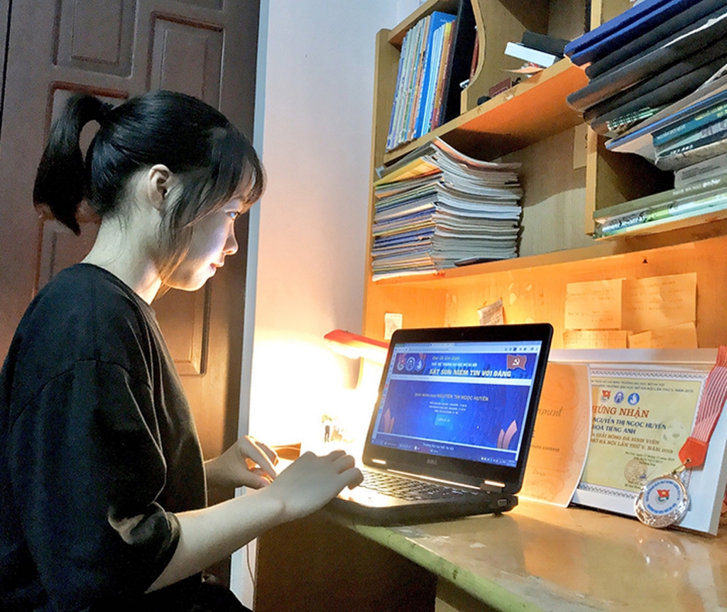 Sinh viên Đại học Mở Hà Nội tham gia cuộc thi trực tuyến