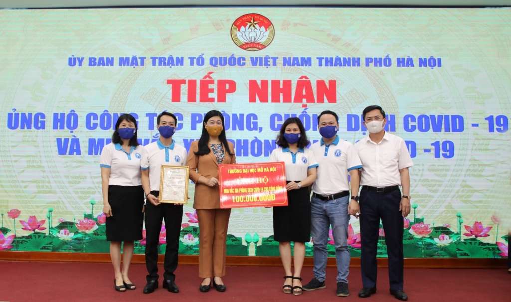 Trường Đại học Mở Hà Nội ủng hộ Quỹ vắc-xin phòng, chống Covid-19 vào ngày 10/6