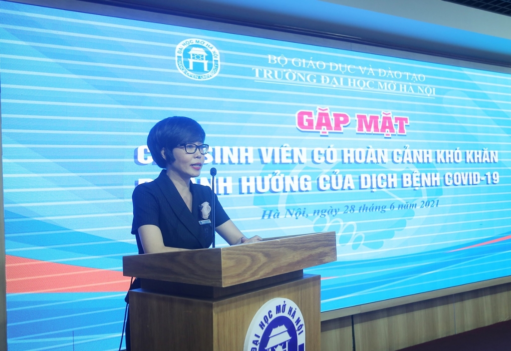 Tiến sĩ Nguyễn Minh Phương – Phó Hiệu trưởng phát biểu