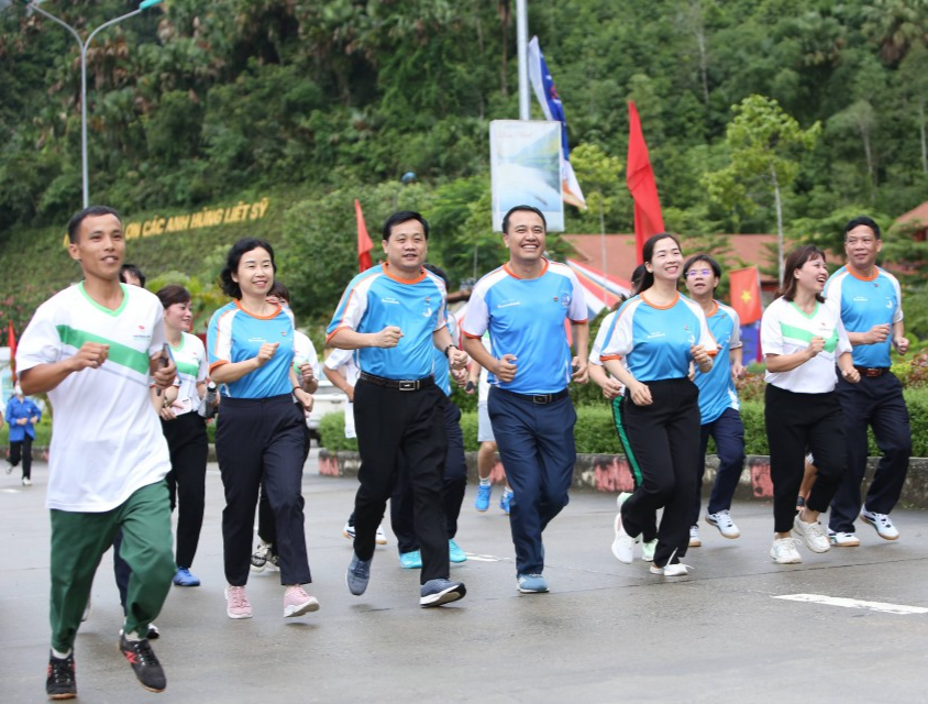 “Góp bước chân” xây nhà văn hoá cộng đồng tặng người Pà Thẻn