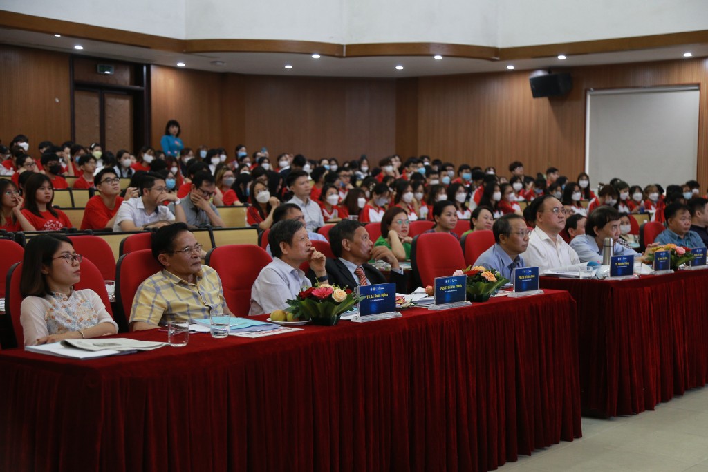 Đông đảo giảng viên, các nhà khoa học và sinh viên tham dự hội thi