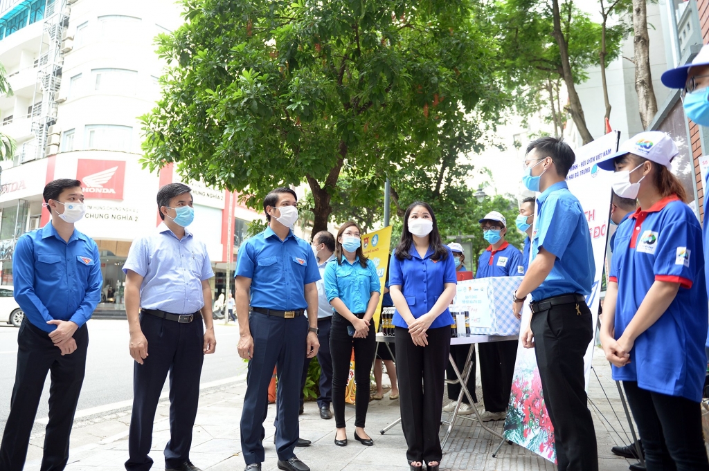 Lãnh đạo Trung ương Đoàn, Thành đoàn Hà Nội thăm, động viên tình nguyện Tiếp sức mùa thi