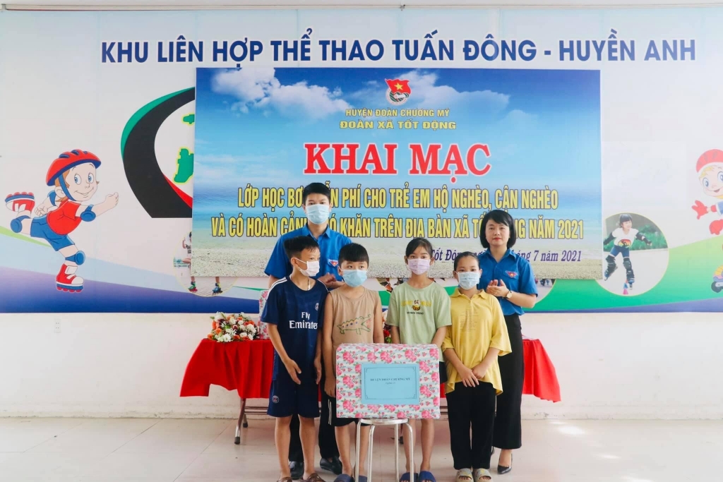 Tổ chức lớp học bơi cho thiếu nhi