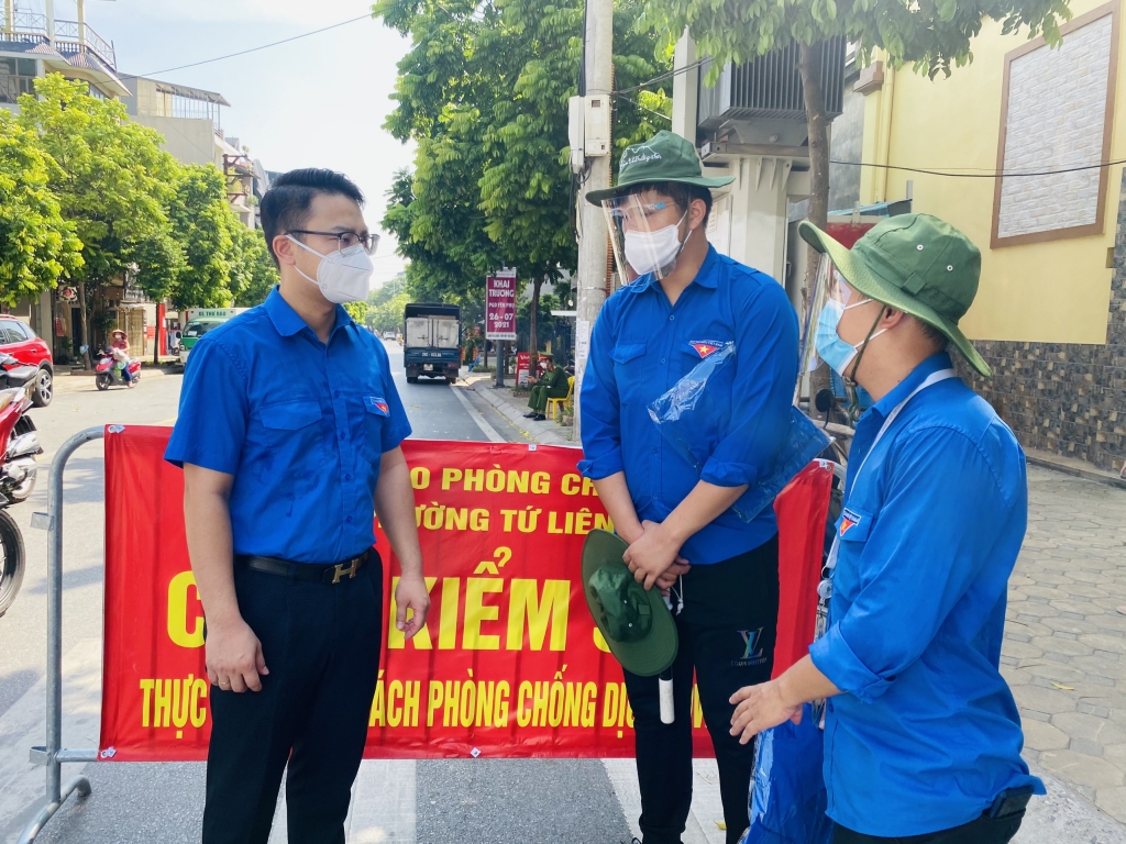 Bí thư Quận đoàn cũng đề nghị các phường tổng hợp danh sách tình nguyện viên để đăng kí gói bảo hiểm miễn phí