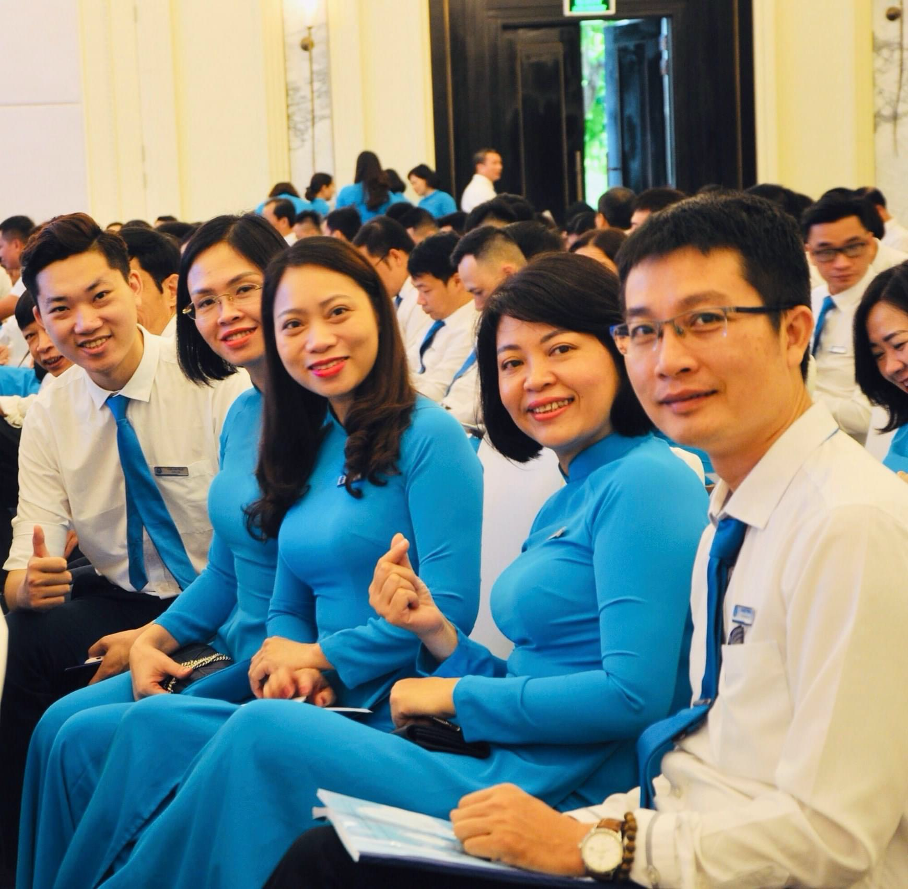 PGS.TS Hồ Ngọc Trung (ngoài cùng bên phải) dành nhiều lời khen ngợi cho người học trò, người đồng nghiệp trẻ
