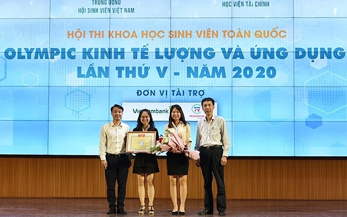 Nhóm sinh viên nghiên cứu xuất sắc trong cuộc thi năm 2020