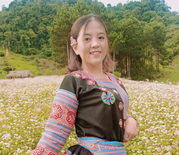 Cô sinh viên người H'Mông Sùng Y Tớ
