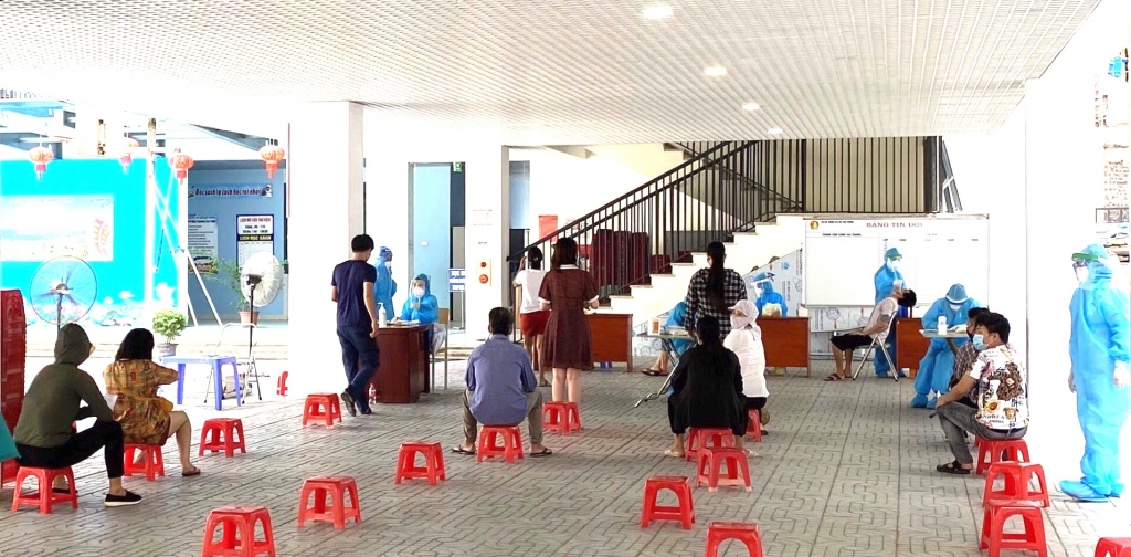 Trường Tiểu học Láng Thượng hỗ trợ địa điểm, cơ sở vật chất phục vụ công tác phòng, chống dịch