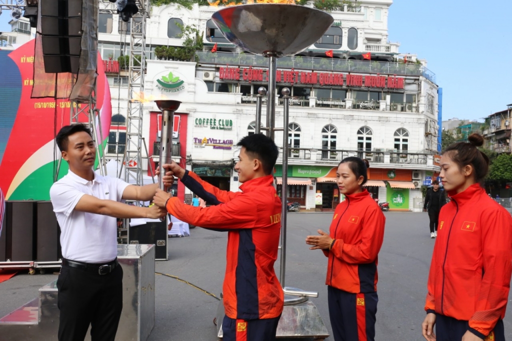 Ngọn lửa được thanh niên Thủ đô thắp lên 