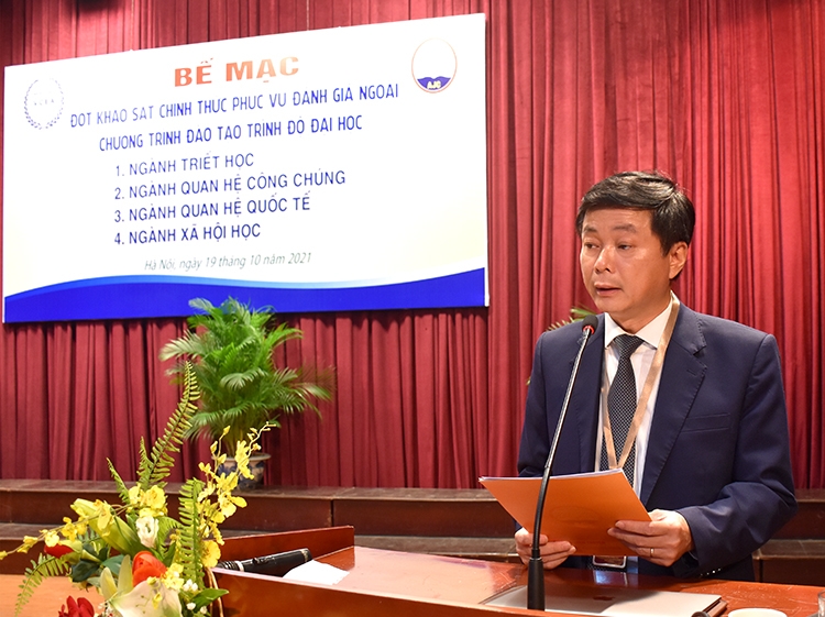 PGS,TS. Phạm Minh Sơn, Giám đốc Học viện phát biểu tại Lễ Bế mạc đợt khảo sát chính thức phục vụ đánh giá ngoài 4 chương trình đào tạo trình độ đại học tại Học viện Báo chí và Tuyên truyền