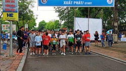 Hơn 500 vận động viên chạy gây quỹ ủng hộ miền Trung