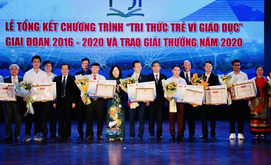 3 nhóm tác giả đạt giải Đặc biệt và các tác giả đoạt giải của chương trình được vinh danh tại buổi lễ