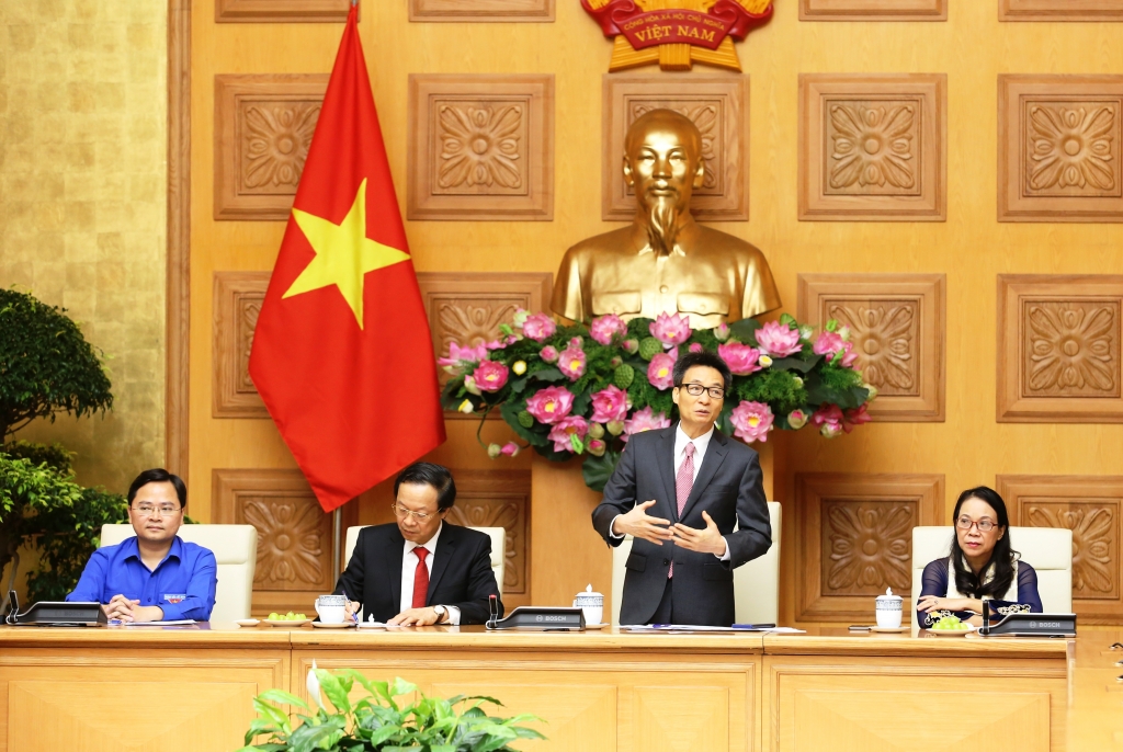 Thủ tướng Vũ Đức Đam phát biểu tại buổi gặp mặt các thầy cô giáo dân tộc thiểu số