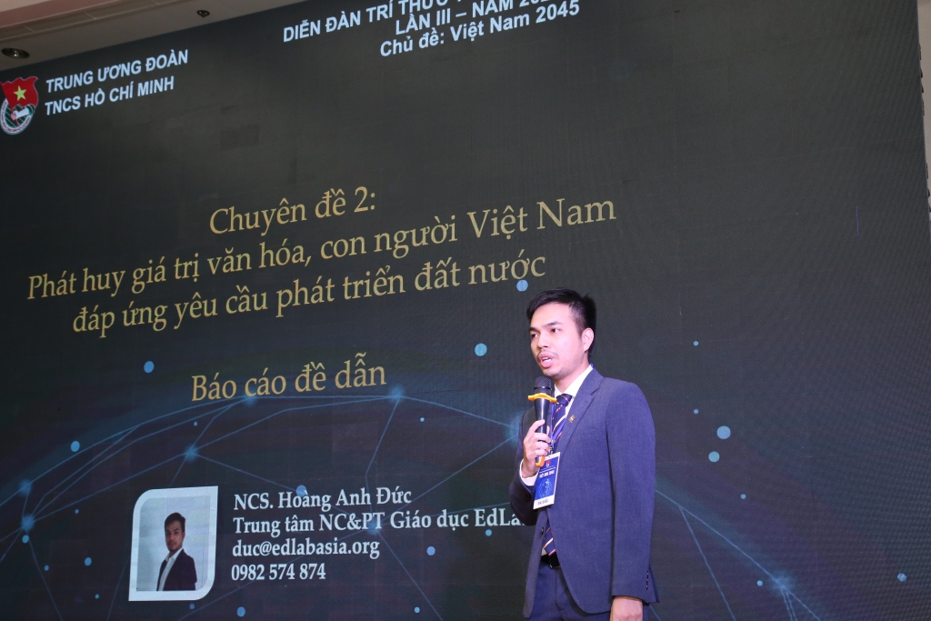 Trí thức trẻ báo cáo tại diễn đàn