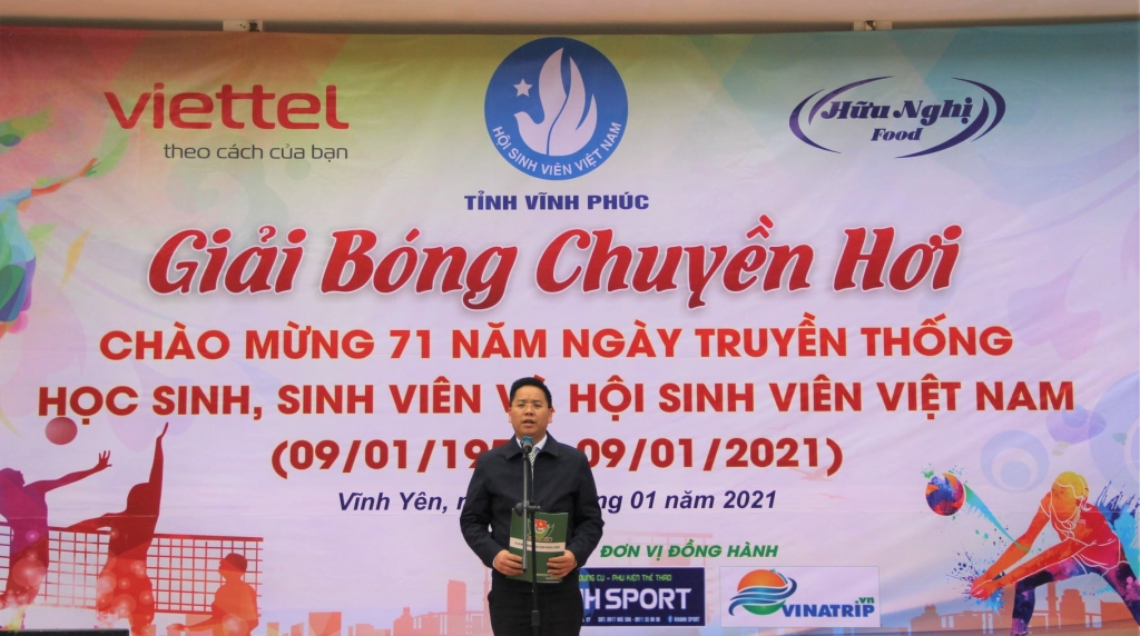 Đồng chí Nguyễn Văn Tú – UVBTV Tỉnh đoàn, Phó chủ tịch Hội sinh viên Việt Nam tỉnh phát biểu bế mạc giải đấu