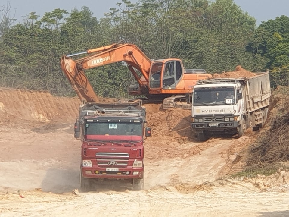 Xe logo MG, 71 vận chuyển chính trong khuân viên Công ty Vitoo-VP