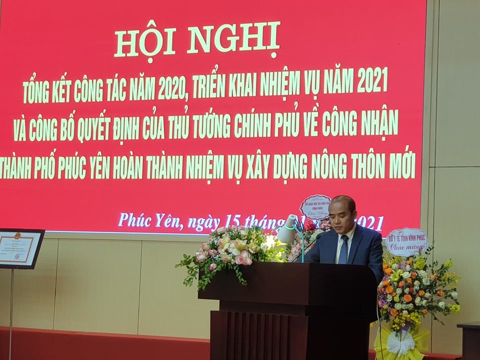 Ông Phan Tiến Dũng - Chủ tịch UBND thành phố Phúc Yên  phát biểu tại hội nghị